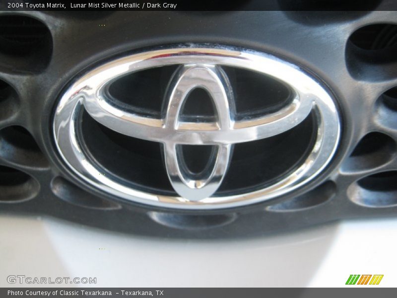 Lunar Mist Silver Metallic / Dark Gray 2004 Toyota Matrix
