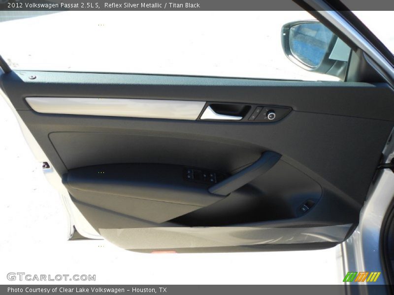 Reflex Silver Metallic / Titan Black 2012 Volkswagen Passat 2.5L S