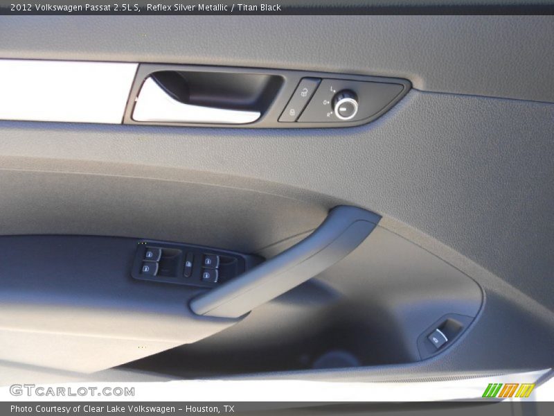 Reflex Silver Metallic / Titan Black 2012 Volkswagen Passat 2.5L S