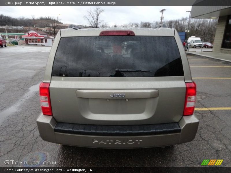 Light Khaki Metallic / Pastel Pebble Beige 2007 Jeep Patriot Sport