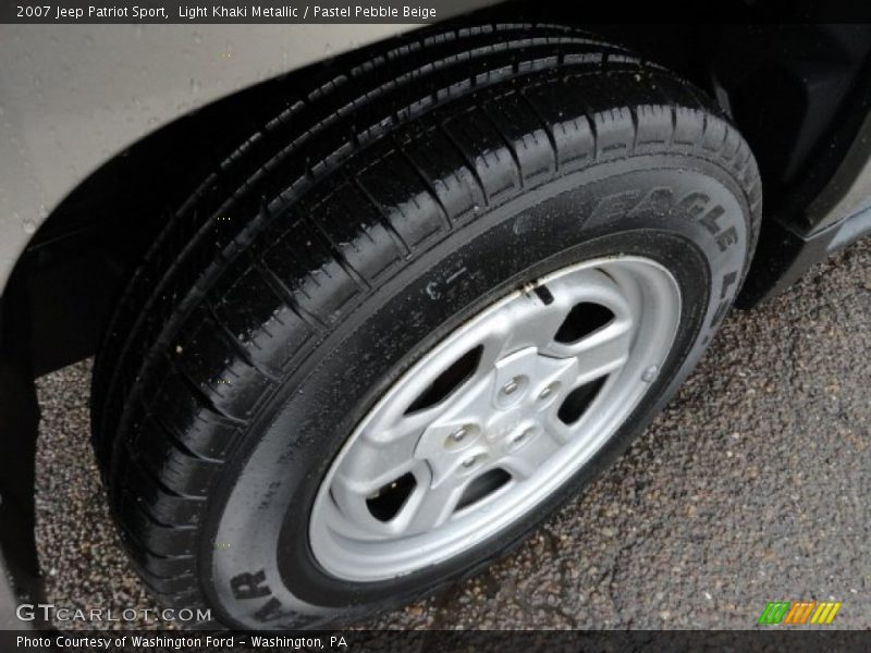 Light Khaki Metallic / Pastel Pebble Beige 2007 Jeep Patriot Sport