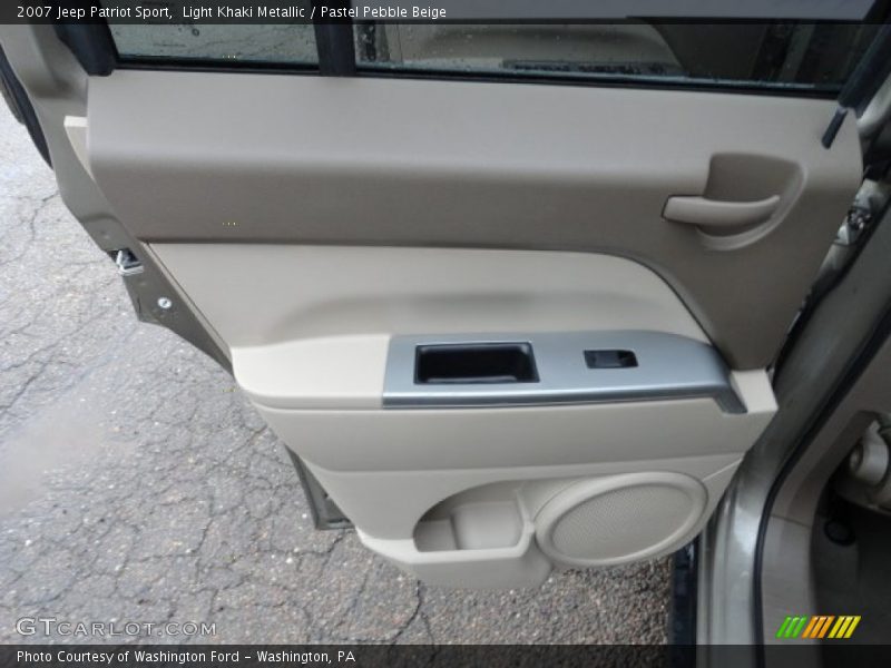 Light Khaki Metallic / Pastel Pebble Beige 2007 Jeep Patriot Sport
