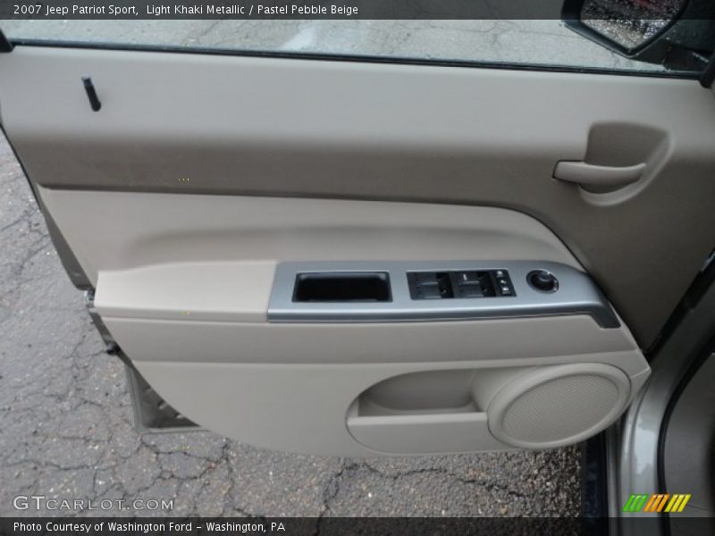 Light Khaki Metallic / Pastel Pebble Beige 2007 Jeep Patriot Sport
