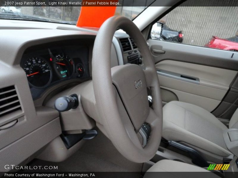 Light Khaki Metallic / Pastel Pebble Beige 2007 Jeep Patriot Sport