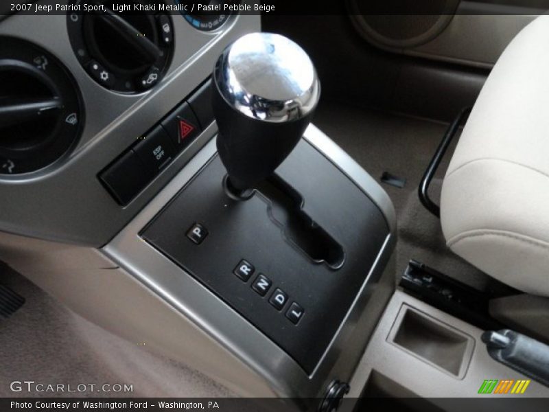 Light Khaki Metallic / Pastel Pebble Beige 2007 Jeep Patriot Sport