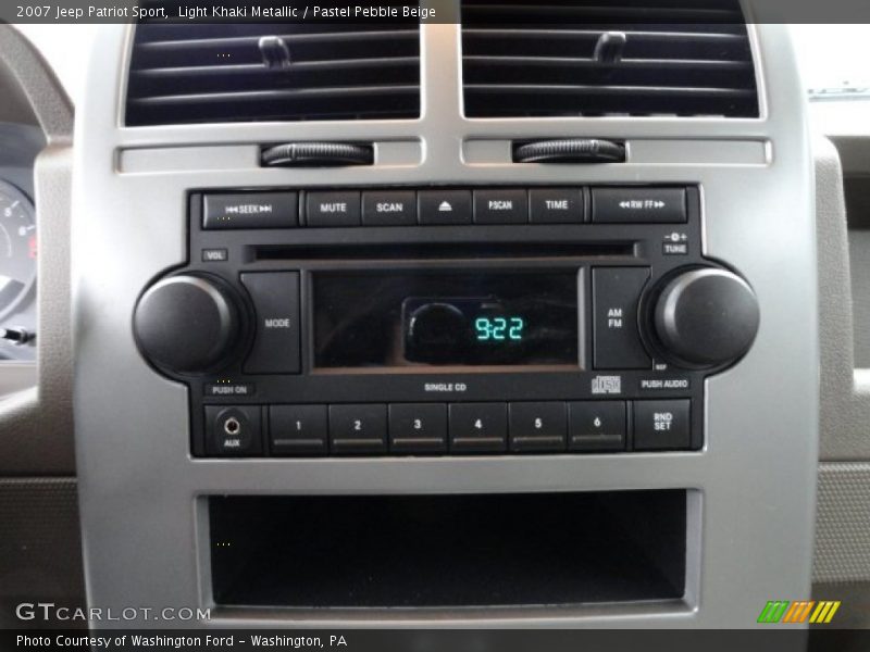 Light Khaki Metallic / Pastel Pebble Beige 2007 Jeep Patriot Sport