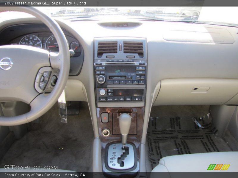 Super Black / Blond 2002 Nissan Maxima GLE