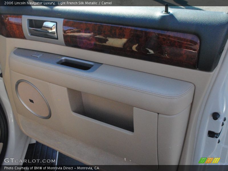 Light French Silk Metallic / Camel 2006 Lincoln Navigator Luxury