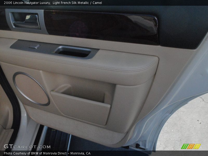 Light French Silk Metallic / Camel 2006 Lincoln Navigator Luxury