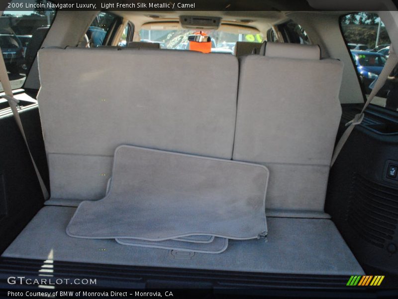 Light French Silk Metallic / Camel 2006 Lincoln Navigator Luxury