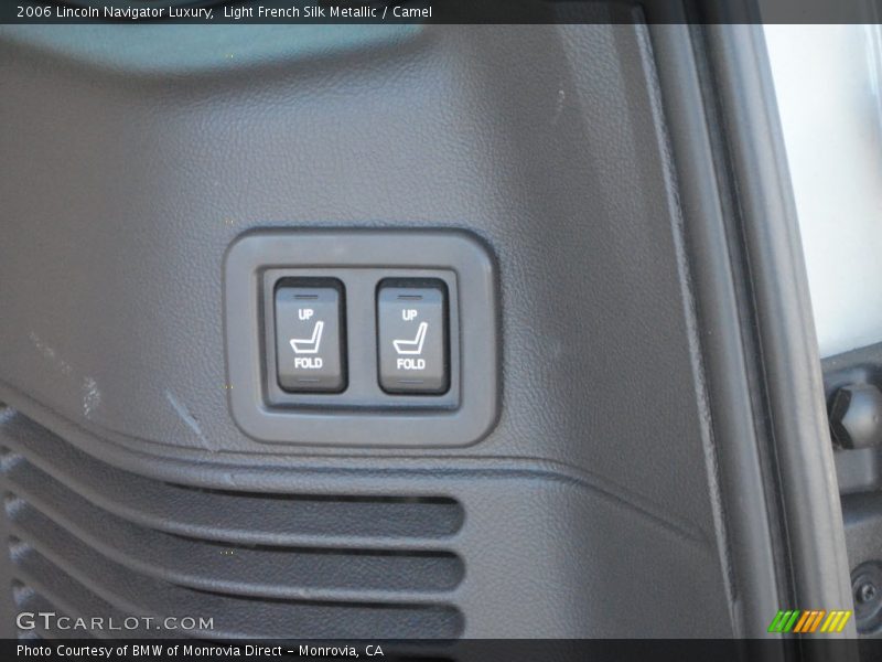 Light French Silk Metallic / Camel 2006 Lincoln Navigator Luxury