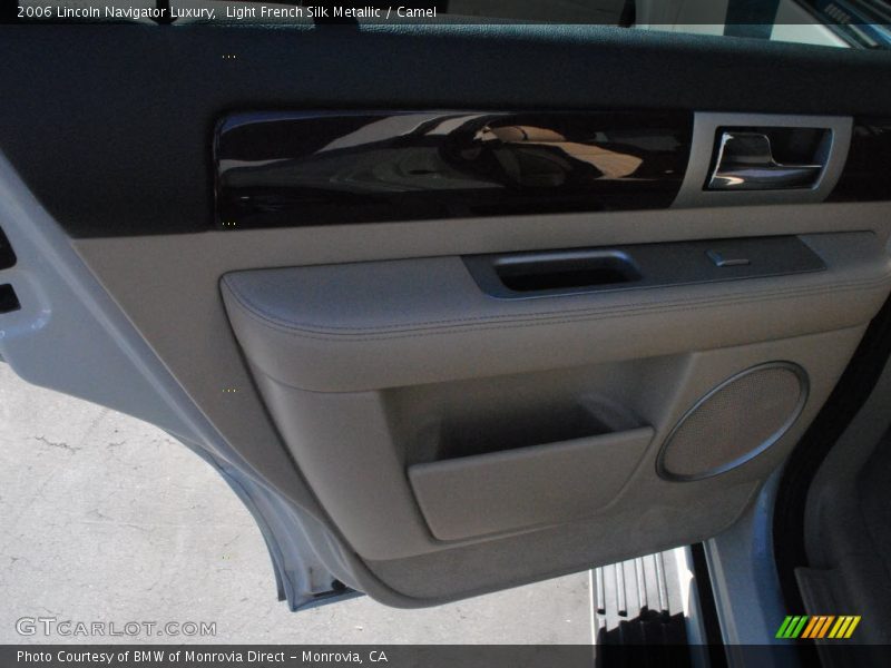 Light French Silk Metallic / Camel 2006 Lincoln Navigator Luxury