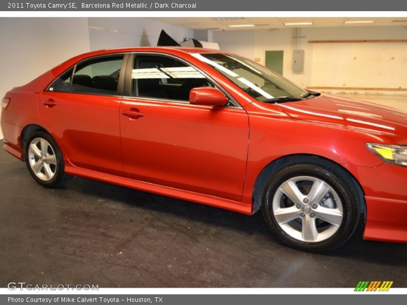 Barcelona Red Metallic / Dark Charcoal 2011 Toyota Camry SE