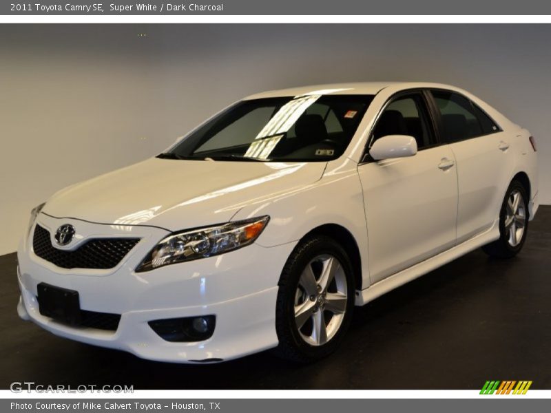 Super White / Dark Charcoal 2011 Toyota Camry SE