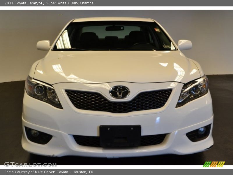 Super White / Dark Charcoal 2011 Toyota Camry SE