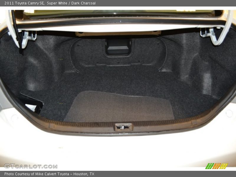 Super White / Dark Charcoal 2011 Toyota Camry SE