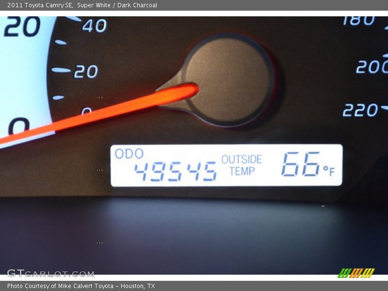 Super White / Dark Charcoal 2011 Toyota Camry SE