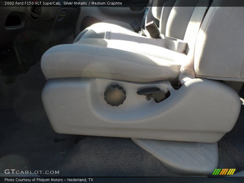 Silver Metallic / Medium Graphite 2002 Ford F150 XLT SuperCab