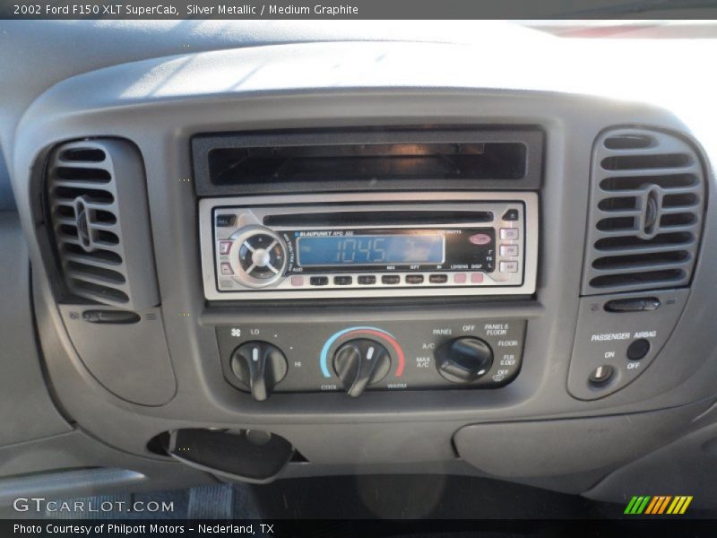 Silver Metallic / Medium Graphite 2002 Ford F150 XLT SuperCab