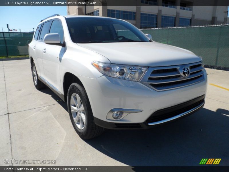 Blizzard White Pearl / Ash 2012 Toyota Highlander SE