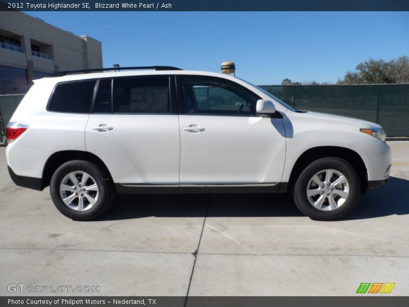 Blizzard White Pearl / Ash 2012 Toyota Highlander SE