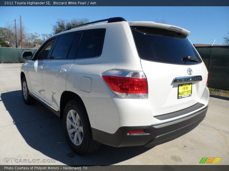 Blizzard White Pearl / Ash 2012 Toyota Highlander SE
