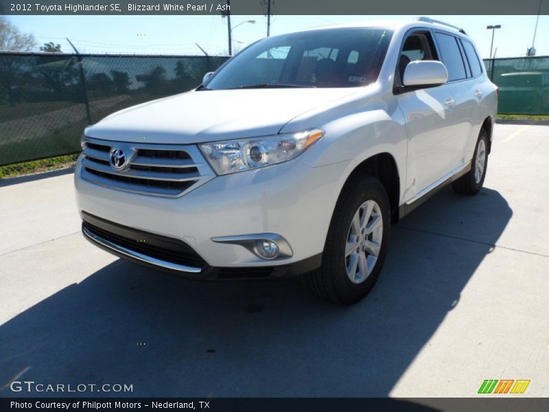 Blizzard White Pearl / Ash 2012 Toyota Highlander SE