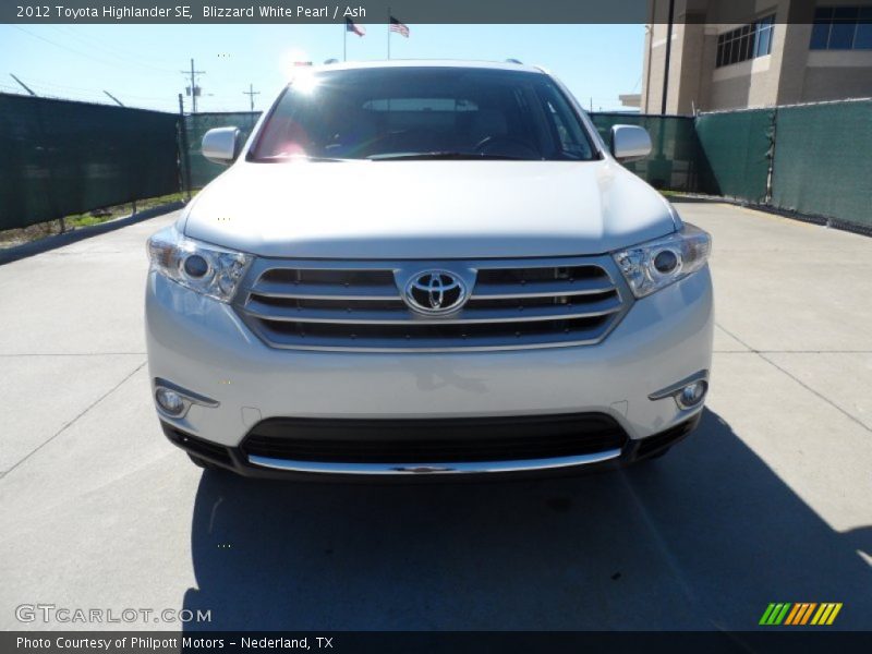 Blizzard White Pearl / Ash 2012 Toyota Highlander SE