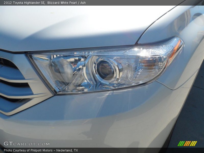 Blizzard White Pearl / Ash 2012 Toyota Highlander SE