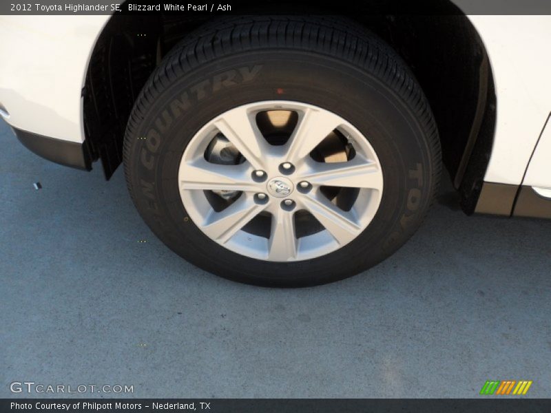 Blizzard White Pearl / Ash 2012 Toyota Highlander SE