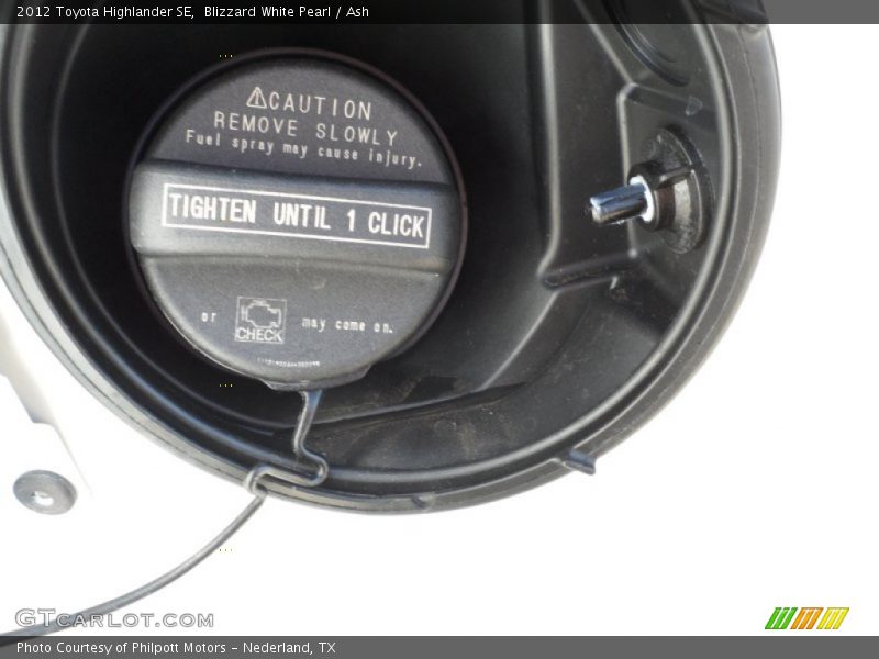 Blizzard White Pearl / Ash 2012 Toyota Highlander SE