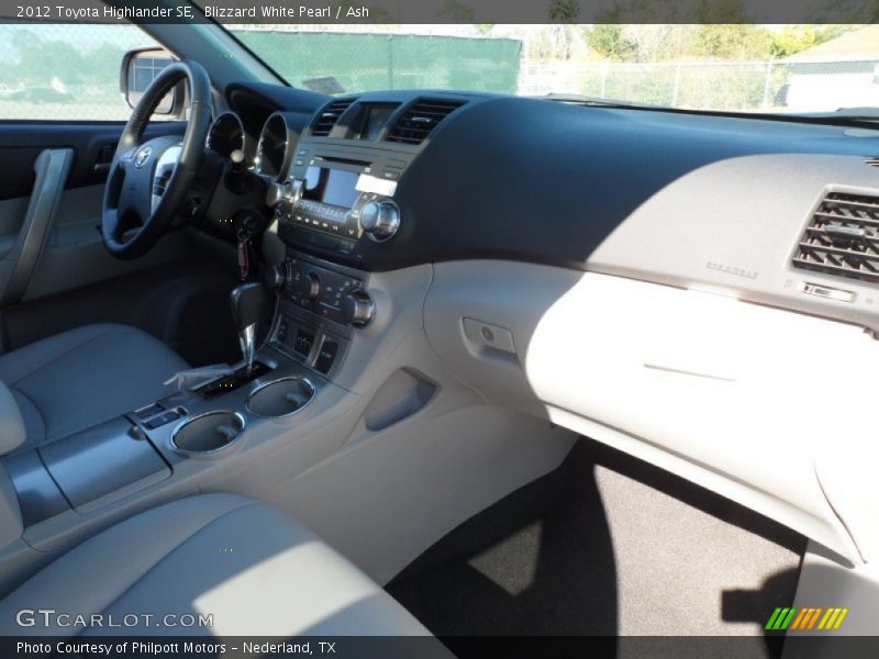 Blizzard White Pearl / Ash 2012 Toyota Highlander SE