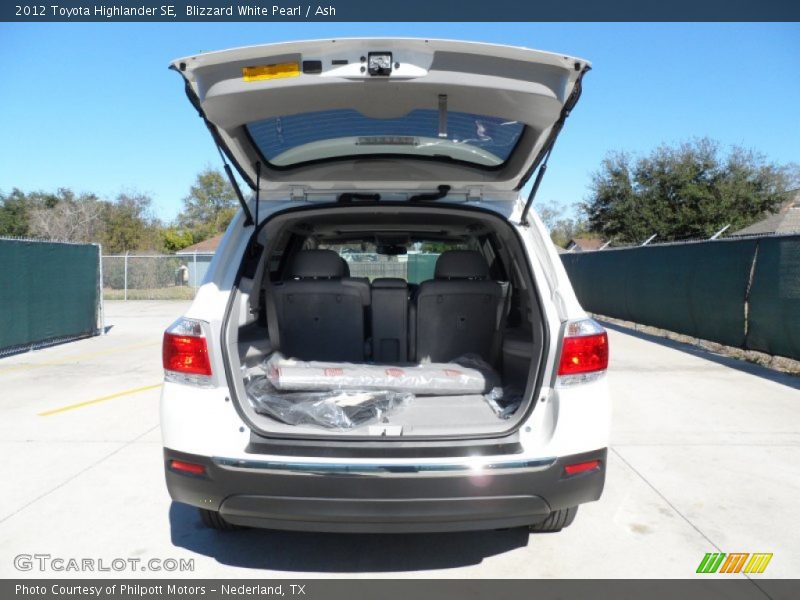 Blizzard White Pearl / Ash 2012 Toyota Highlander SE