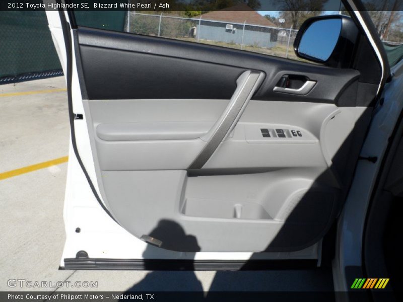 Blizzard White Pearl / Ash 2012 Toyota Highlander SE