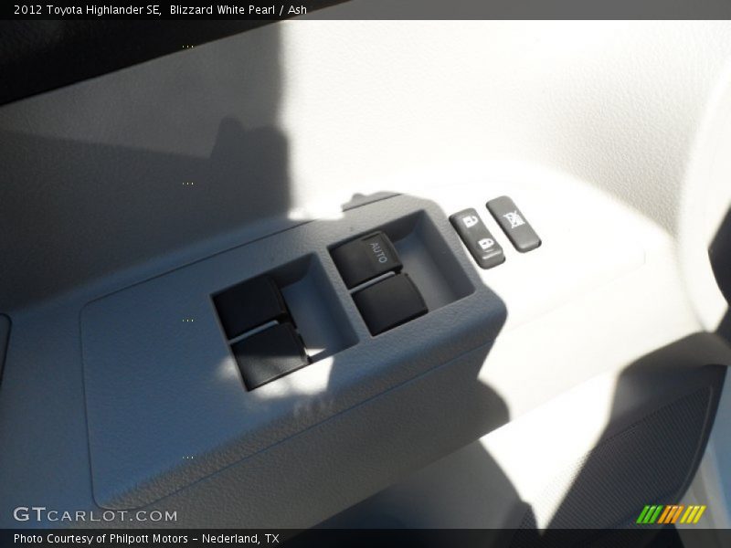 Blizzard White Pearl / Ash 2012 Toyota Highlander SE