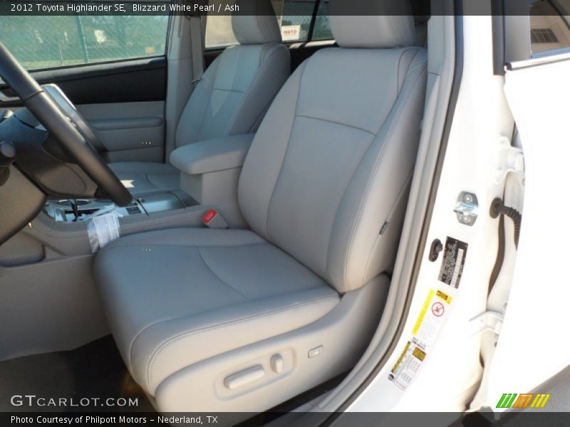 Blizzard White Pearl / Ash 2012 Toyota Highlander SE