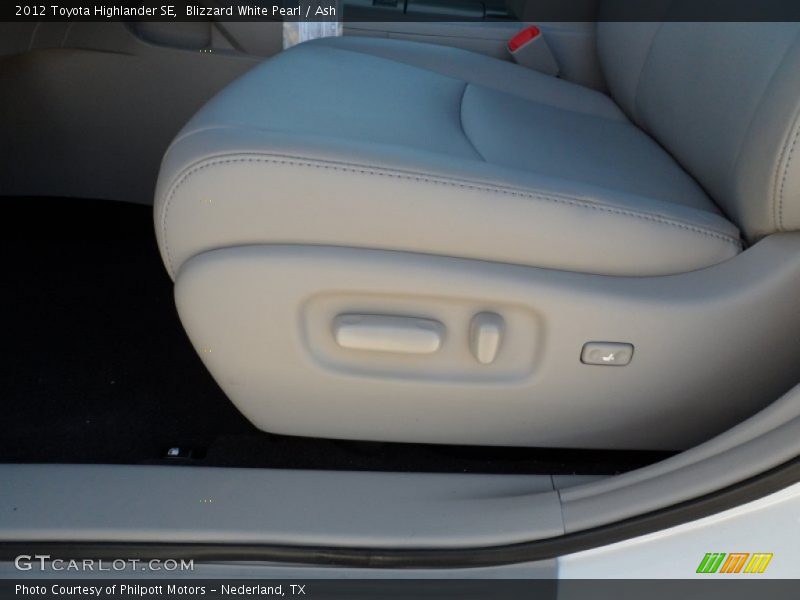 Blizzard White Pearl / Ash 2012 Toyota Highlander SE
