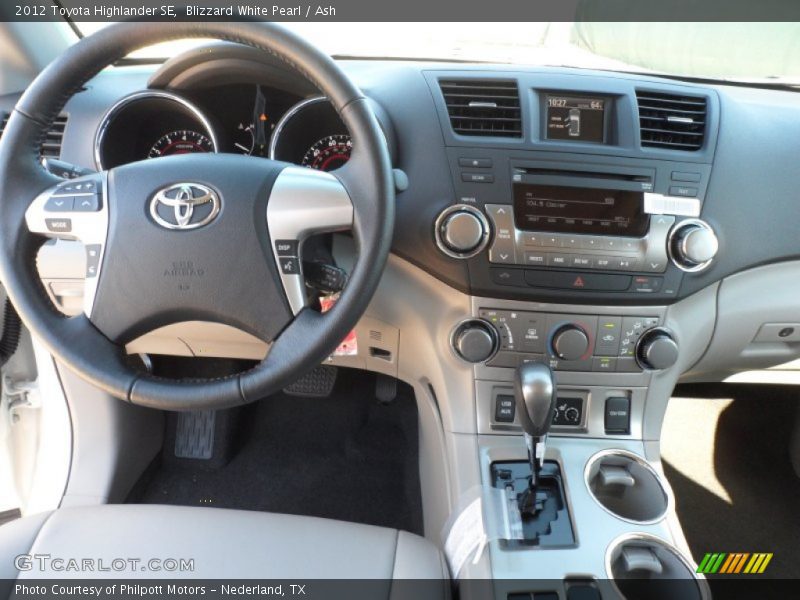 Blizzard White Pearl / Ash 2012 Toyota Highlander SE