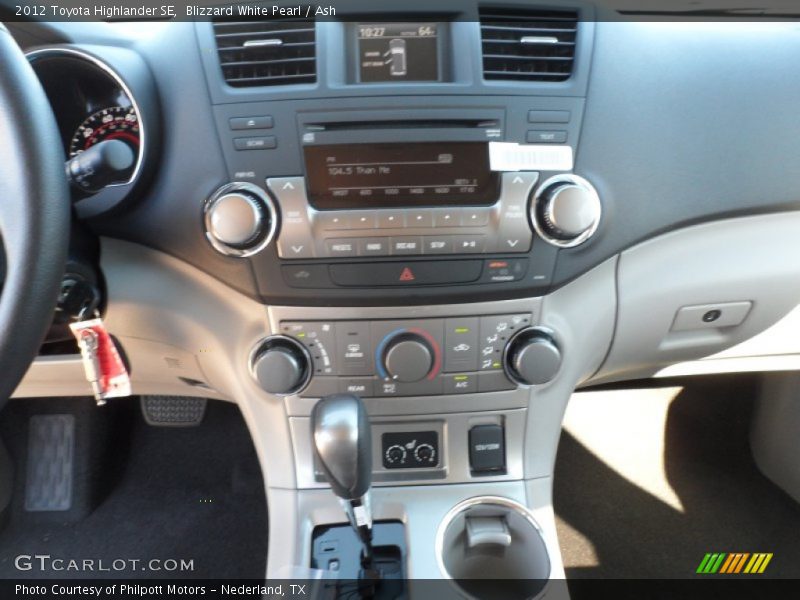Blizzard White Pearl / Ash 2012 Toyota Highlander SE