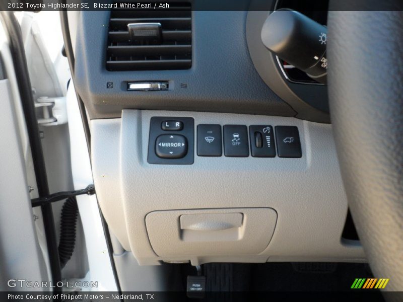 Blizzard White Pearl / Ash 2012 Toyota Highlander SE