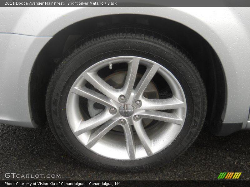 Bright Silver Metallic / Black 2011 Dodge Avenger Mainstreet