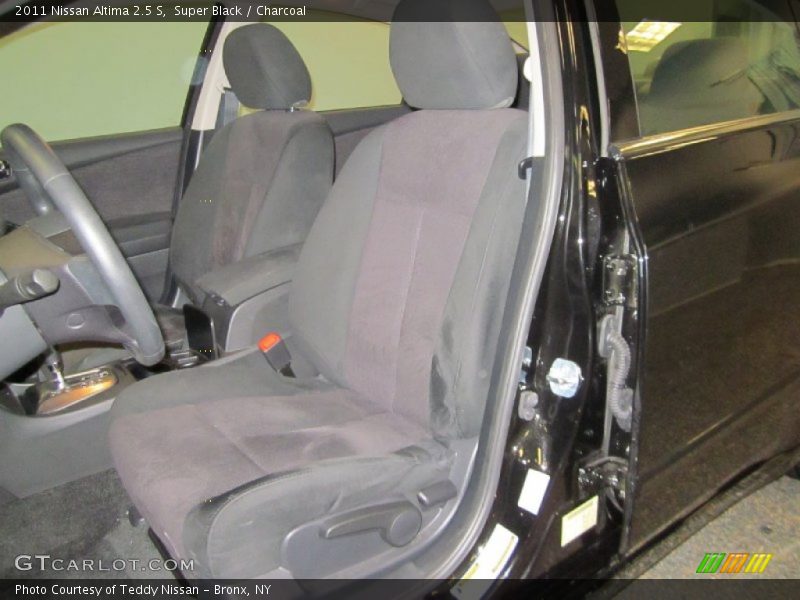 Super Black / Charcoal 2011 Nissan Altima 2.5 S