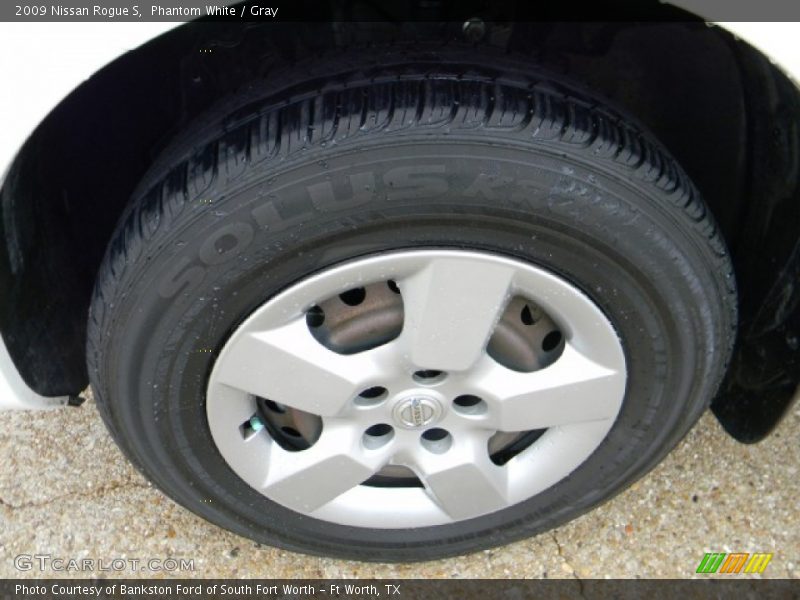 Phantom White / Gray 2009 Nissan Rogue S