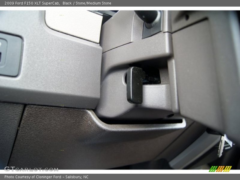 Black / Stone/Medium Stone 2009 Ford F150 XLT SuperCab
