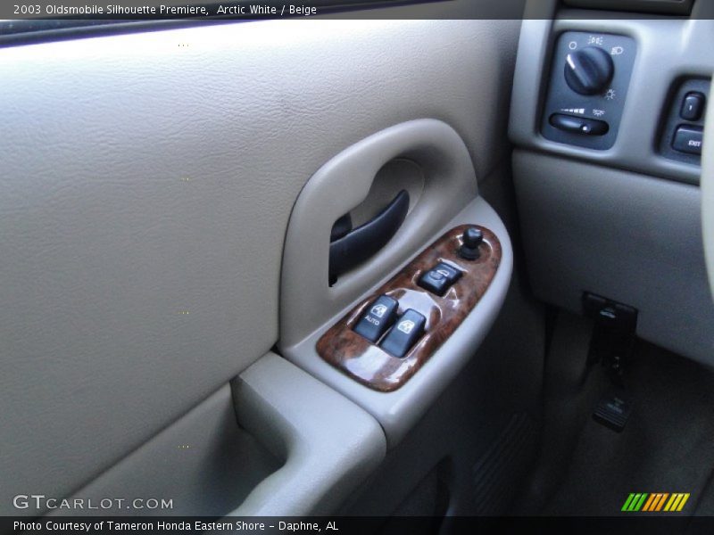 Arctic White / Beige 2003 Oldsmobile Silhouette Premiere