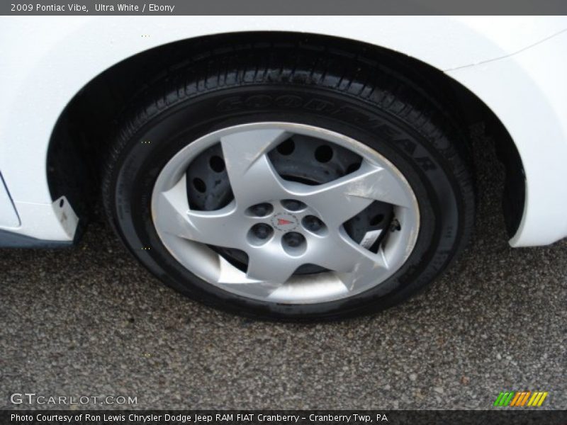 Ultra White / Ebony 2009 Pontiac Vibe