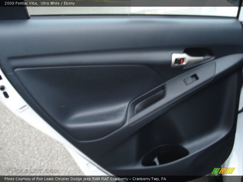 Ultra White / Ebony 2009 Pontiac Vibe