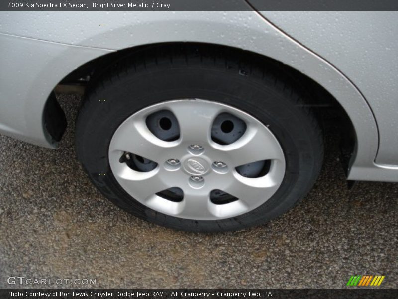 Bright Silver Metallic / Gray 2009 Kia Spectra EX Sedan
