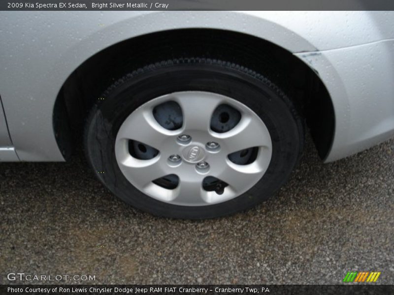 Bright Silver Metallic / Gray 2009 Kia Spectra EX Sedan