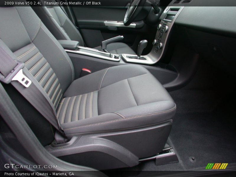 Front Seat of 2009 V50 2.4i